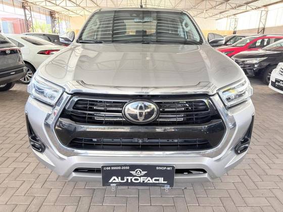 TOYOTA HILUX 2.8 D-4D TURBO DIESEL CD SRX 4X4 AUTOMÁTICO TOYOTA HILUX 2.8 D-4D TURBO DIESEL CD SRX 4X4 AUTOMÁTICO